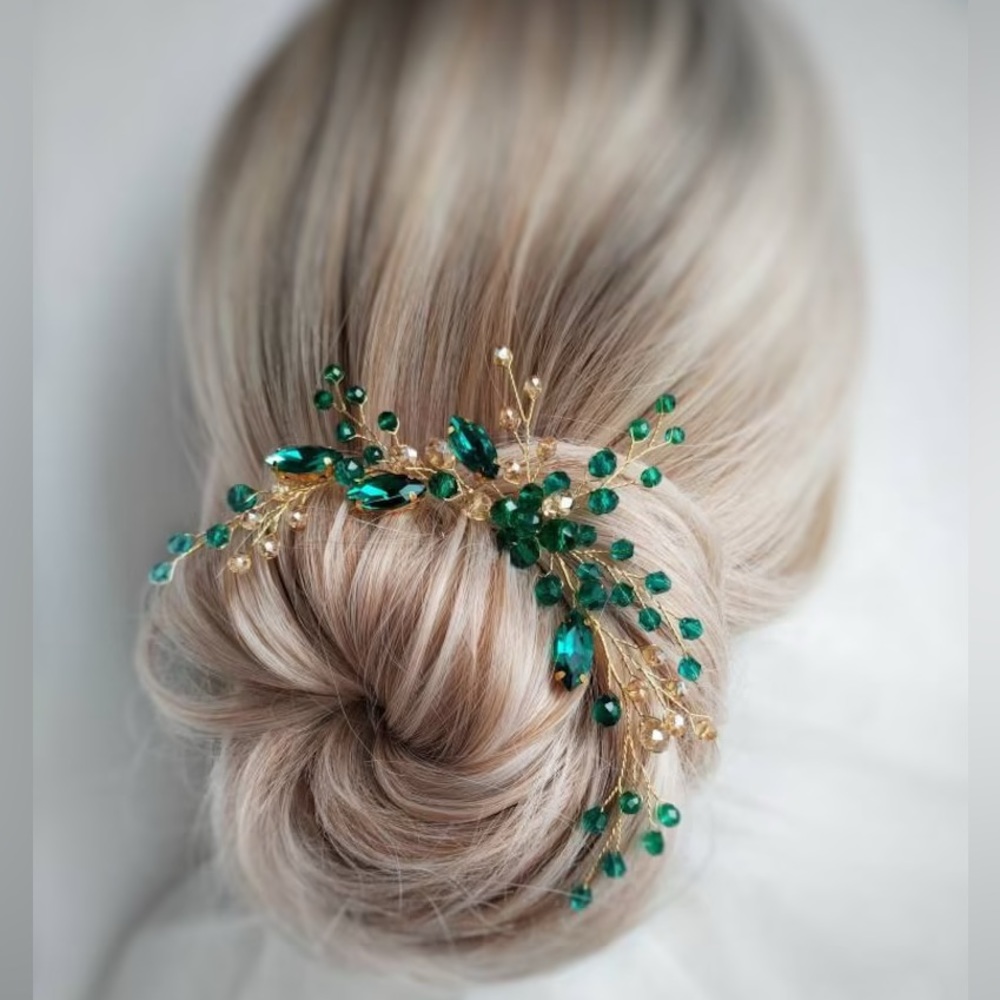 Emerald and green gold hairpin
